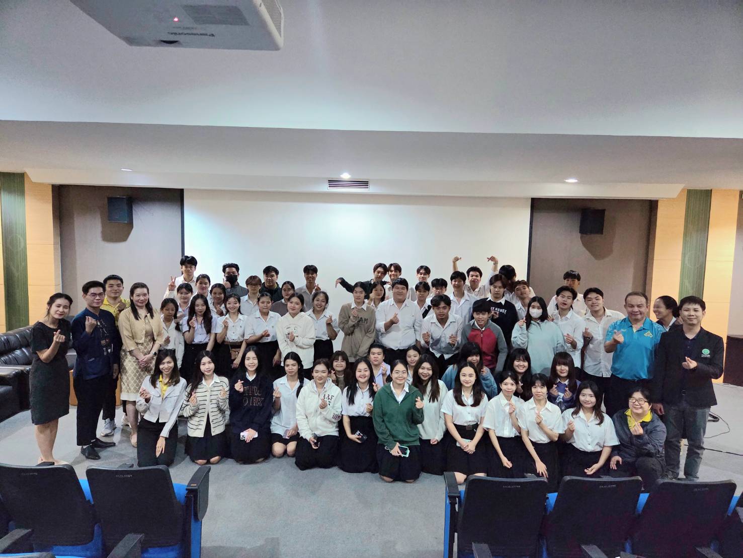 สำนักงานบริหารจัดการทรัพย์สินและภาควิชาคหกรรมศาสตร์ คณะวิทยาศาสตร์และเทคโนโลยี ได้ร่วมกันจัดโครงการอบรมเรื่องสุขาภิบาลอาหารสำหรับผู้สัมผัสอาหารให้แก่นักศึกษา ชั้นปีที่ 4 สาขาวิชา คหกรรมศาสตร์ คณะวิทยา